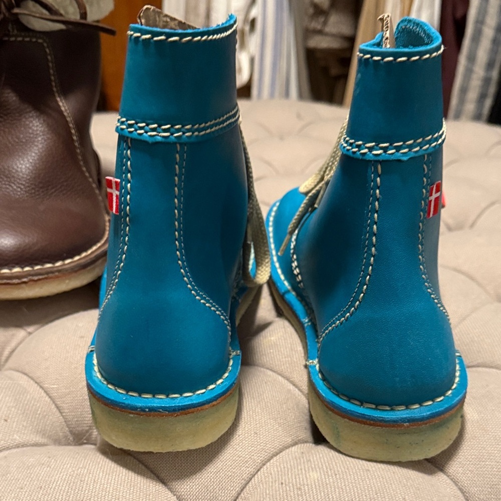 Duckfeet Leather Lace-Up Boots - Picture 2 of 5